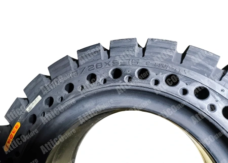 Шина цельнолитая CST 8.15-15(28x9-15)C8907